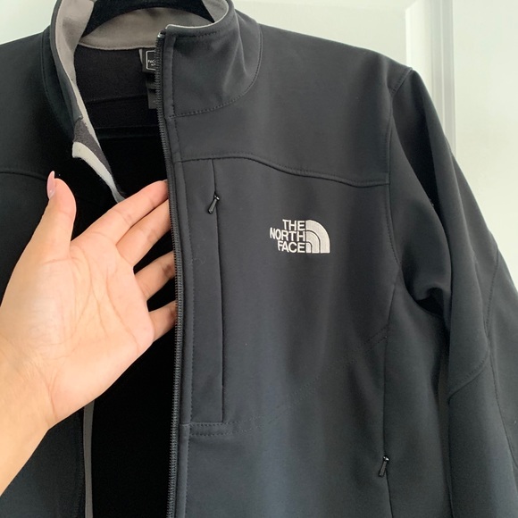 REMOVING ITEM FROM POSH ON APRIL 30 
North Face Jacket - Picture 3 of 5